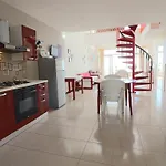 Casa Nisea A סנטה צזריה טרמה